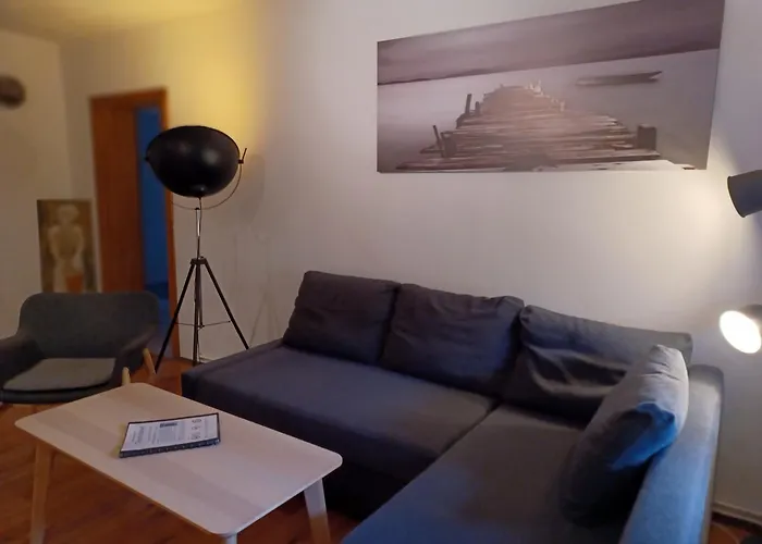 Kleine Galerie Apartment Fuer 3 Mit Kueche Kamin Netflix Parken Und Hofladen