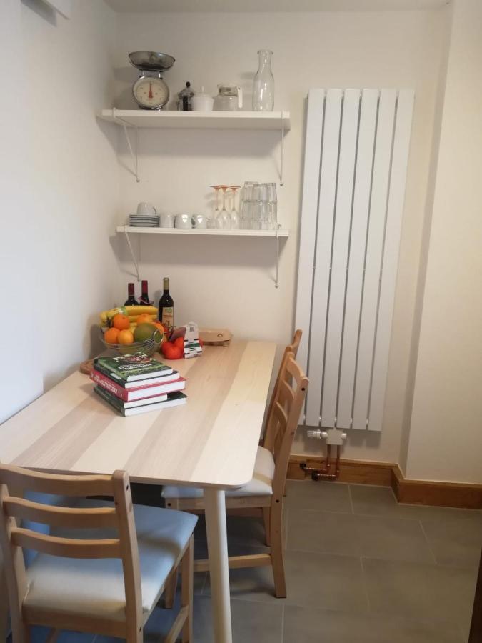 Kleine Galerie Fuer 3 Mit Kueche Kamin Netflix Parken Und Hofladen Apartment Steinhofel