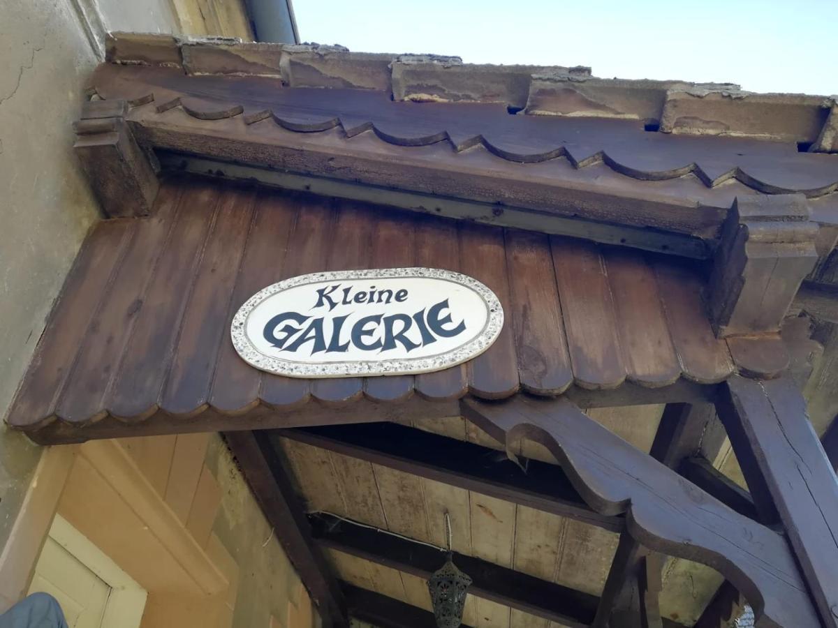 Kleine Galerie Fuer 3 Mit Kueche Kamin Netflix Parken Und Hofladen *