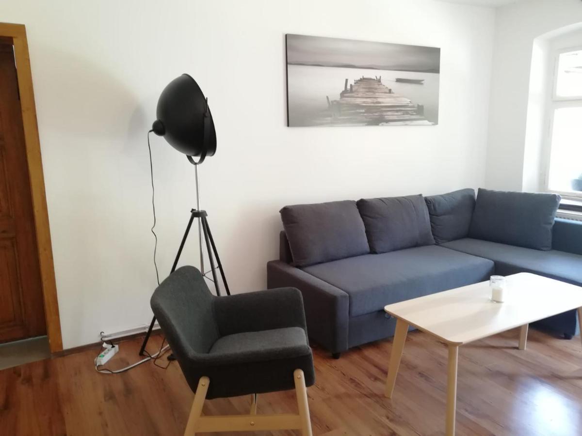 Kleine Galerie Fuer 3 Mit Kueche Kamin Netflix Parken Und Hofladen