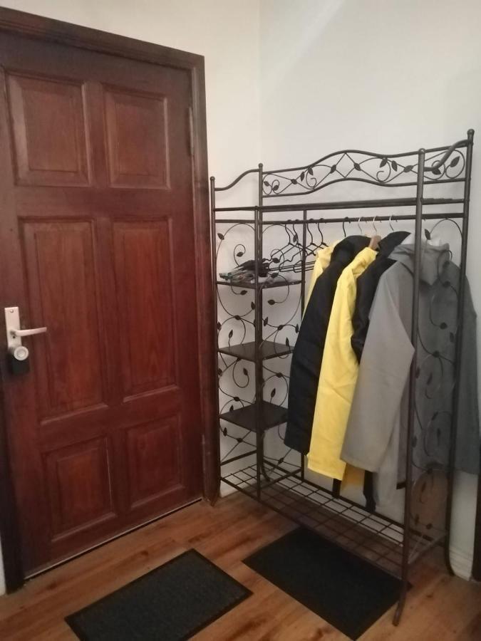 Apartment Kleine Galerie Fuer 3 Mit Kueche Kamin Netflix Parken Und Hofladen