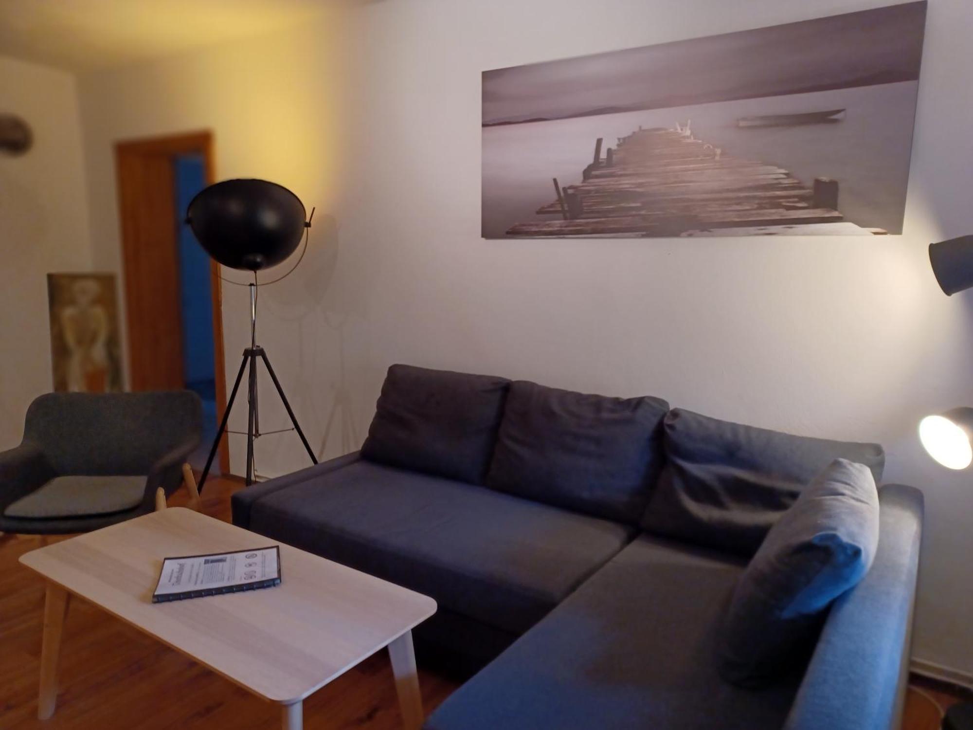 Apartment Kleine Galerie Fuer 3 Mit Kueche Kamin Netflix Parken Und Hofladen Steinhofel