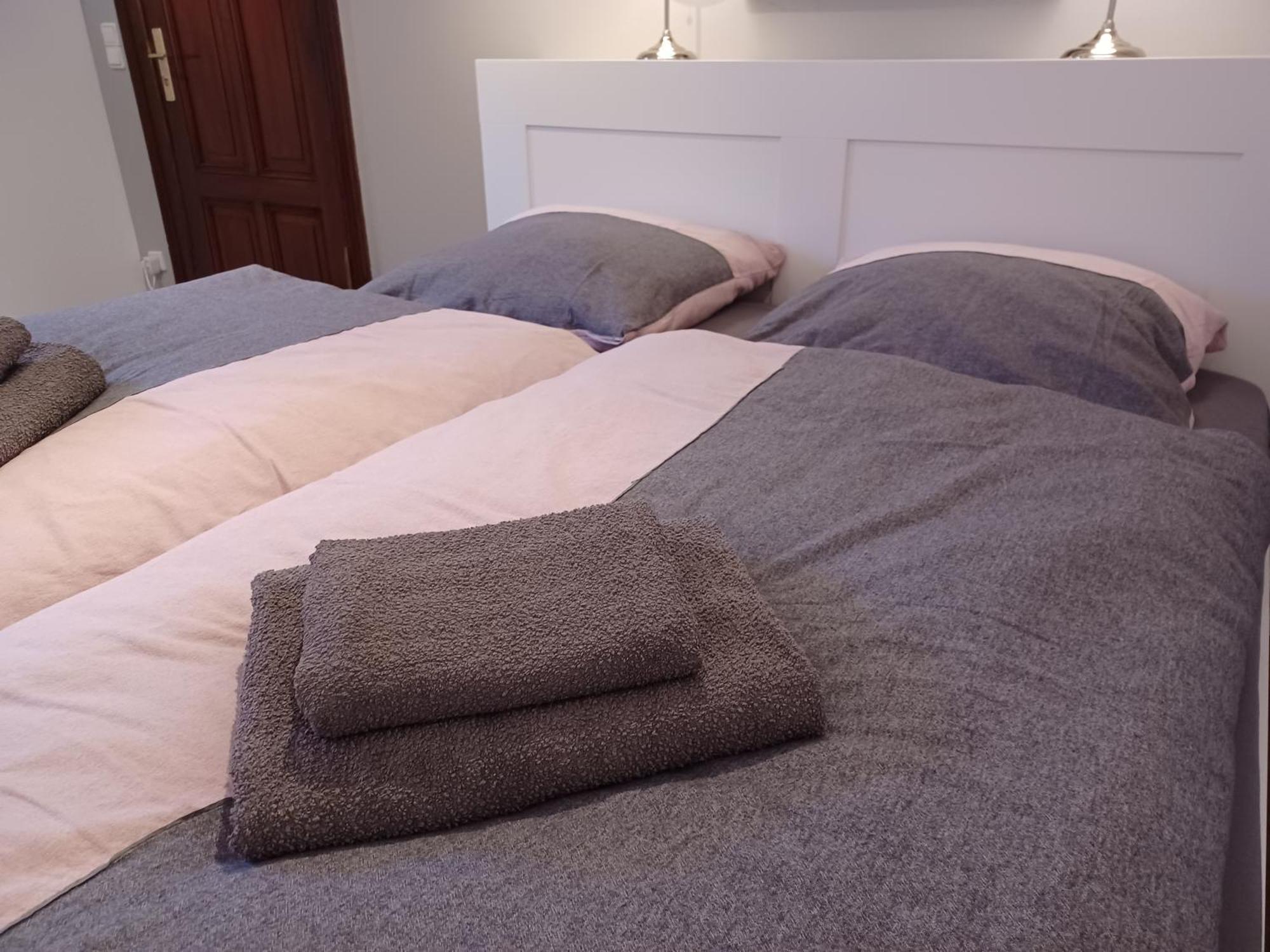 Kleine Galerie Fuer 3 Mit Kueche Kamin Netflix Parken Und Hofladen Apartment Steinhofel